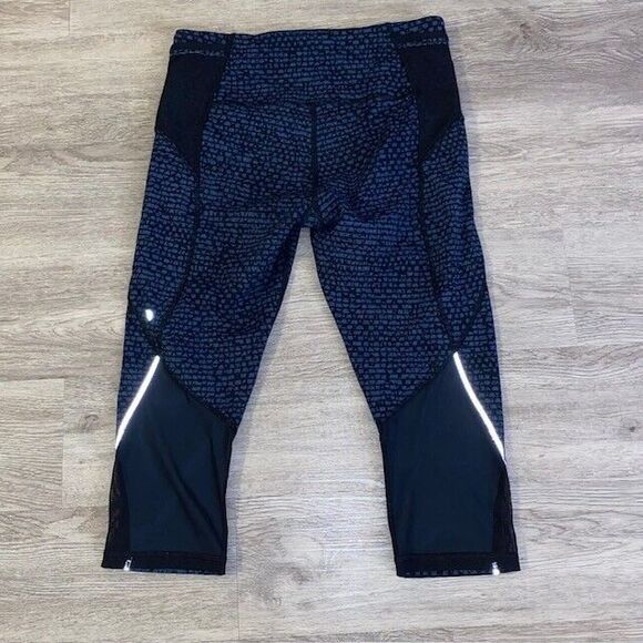 Lululemon Cropped Capri Leggings Blue Black Mesh Womens Size 8 Z404169 - Picture 2 of 4